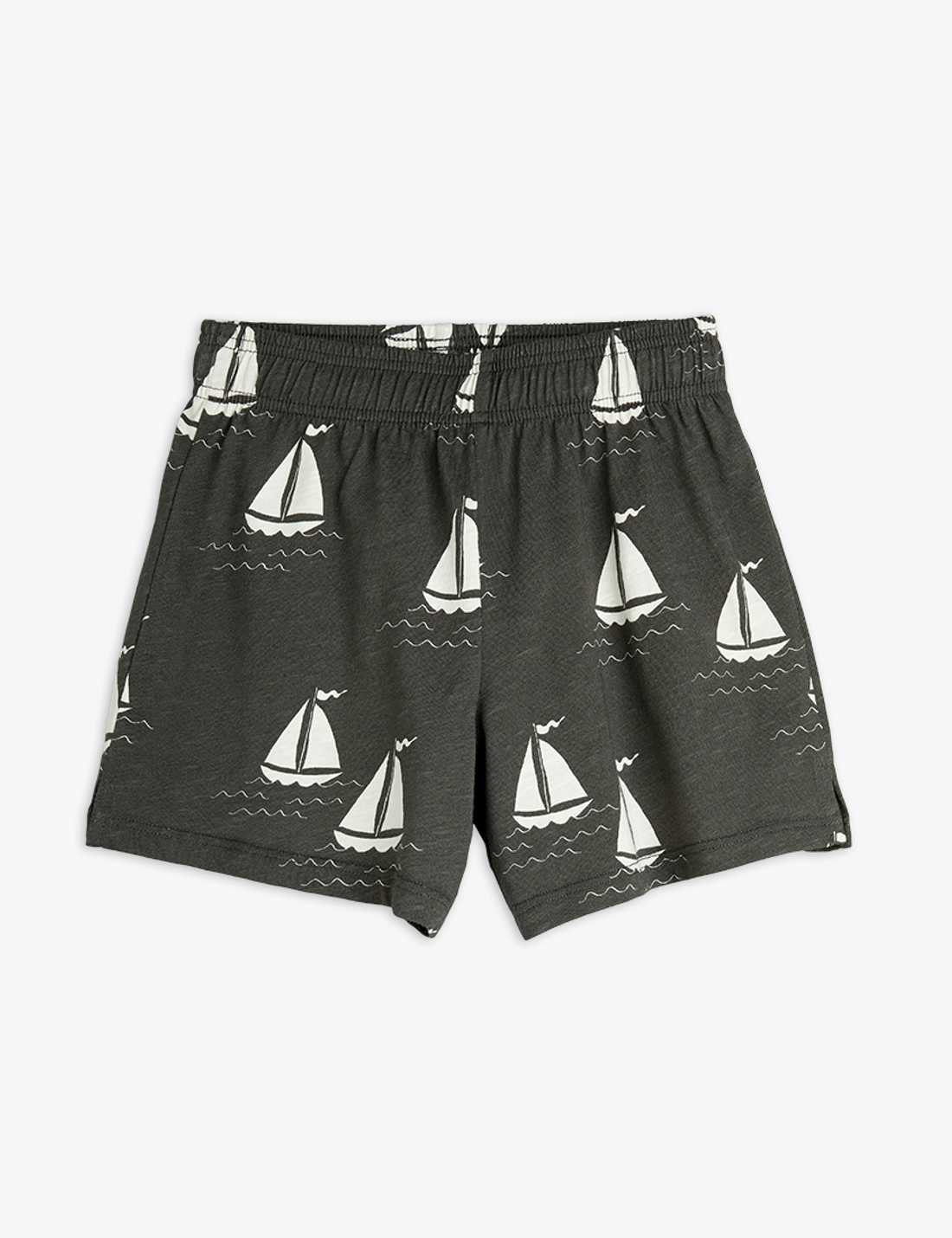 Sailing boats aop shorts