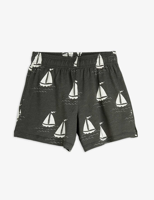Sailing boats aop shorts