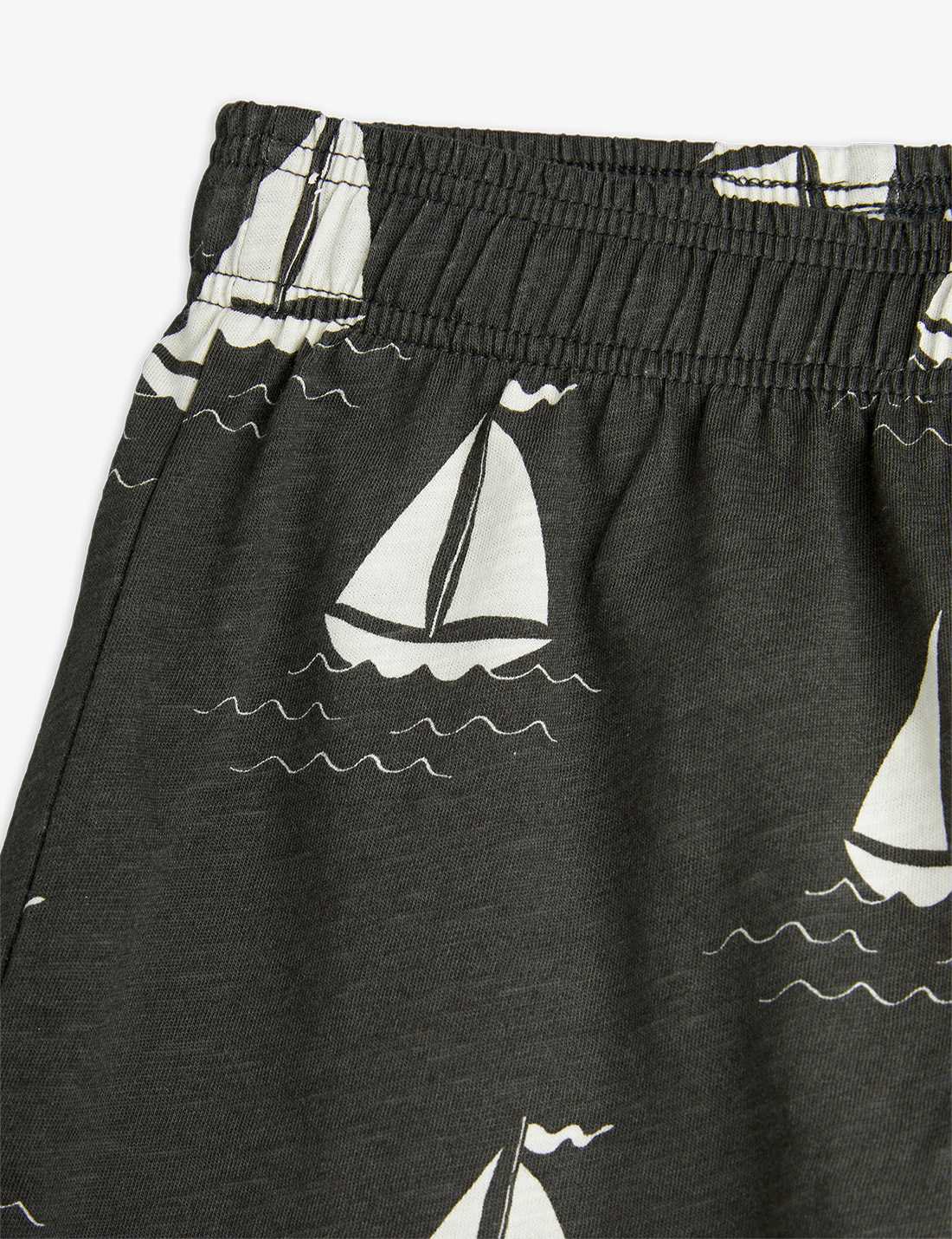 Sailing boats aop shorts